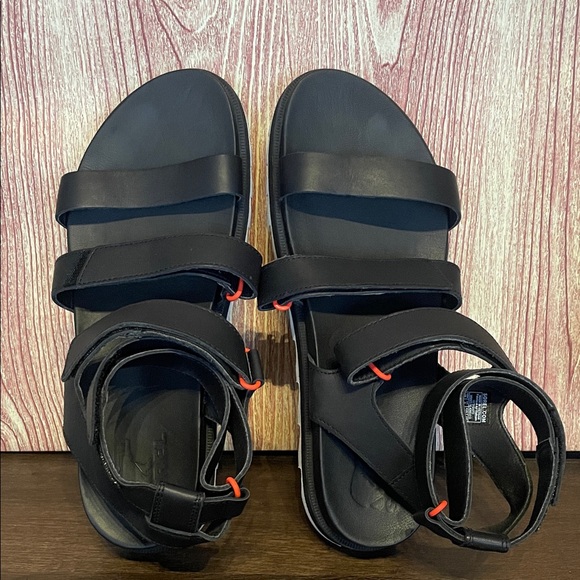 Sorel Women’s Roaming Multi-Strap Leather Sandals - Picture 7 of 9